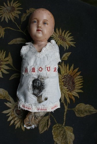 Poupée en mal d'enfantement