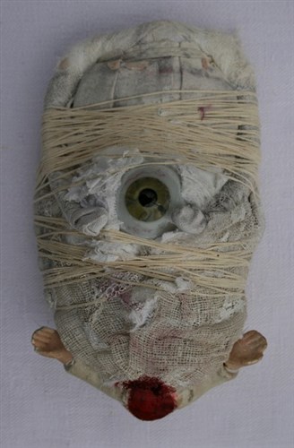 Poupée en mal d'enfantement