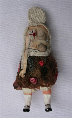 Poupée en mal d'enfantement