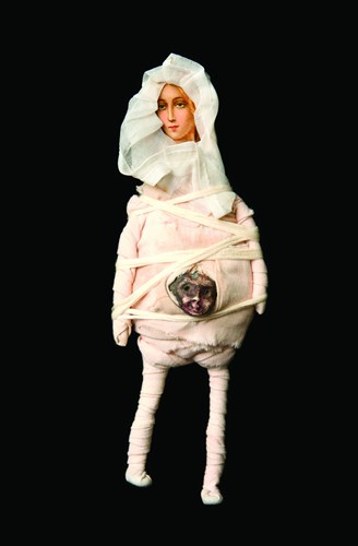 Poupée en mal d'enfantement