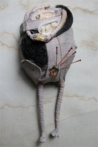 Poupée en mal d'enfantement