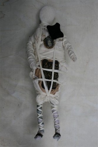 Poupée en mal d'enfantement