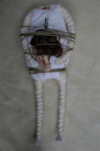 Poupée en mal d'enfantement