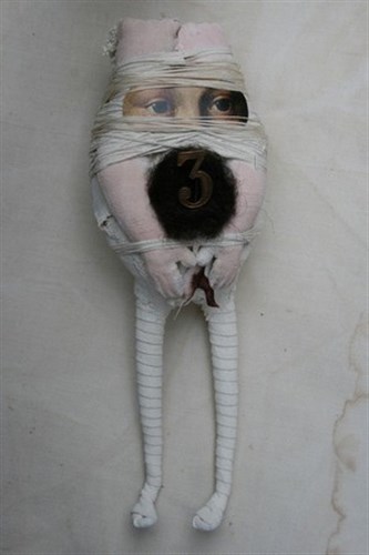 Poupée en mal d'enfantement