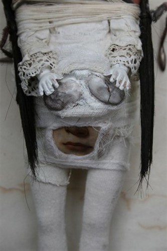 Poupée en mal d'enfantement