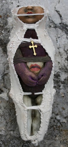 Poupée en mal d'enfantement