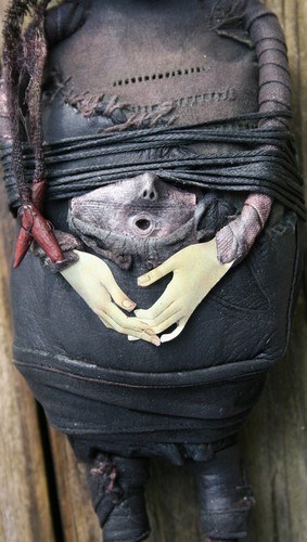 Poupée en mal d'enfantement