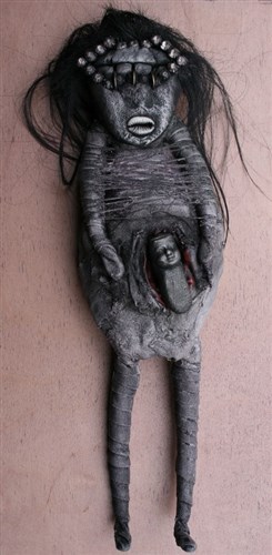 Poupée en mal d'enfantement