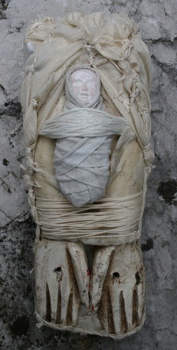 Poupée en mal d'enfantement