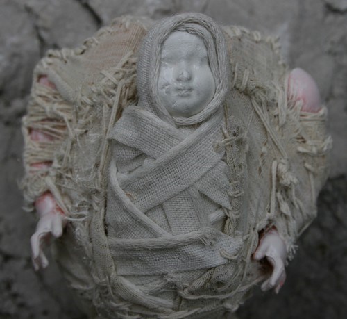 Poupée en mal d'enfantement