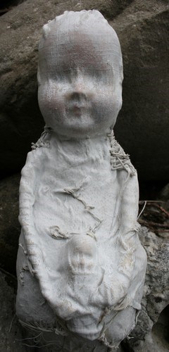 Poupée en mal d'enfantement